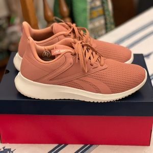 8.5 Reebok Fluxlite cross trainer tennis shoes coral pink